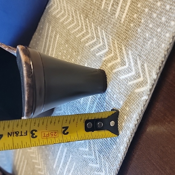 EUC Stuart Weitzman Leopard Studded Heels - Picture 11 of 12